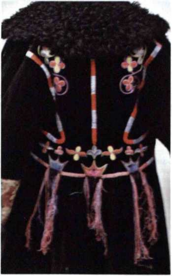Вышивка на женских праздничных шубах качинцев - М. П. Чебодаева